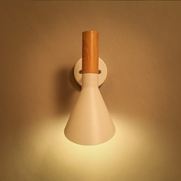 Applique da parete in metallo effetto legno in stile nord Europa, angolo di luce regolabile per soggiorno e ristorante