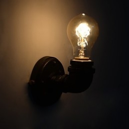 Semplice lampada da parete decorativa in tubo di ferro industriale retrò
