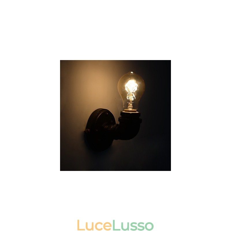 Semplice lampada da parete decorativa in tubo di ferro industriale retrò