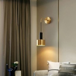 Applique moderna con contrasto di colore nero e oro