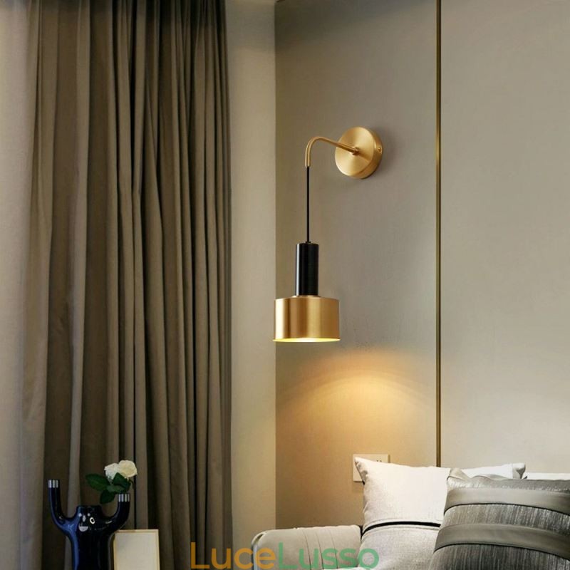 Applique moderna con contrasto di colore nero e oro