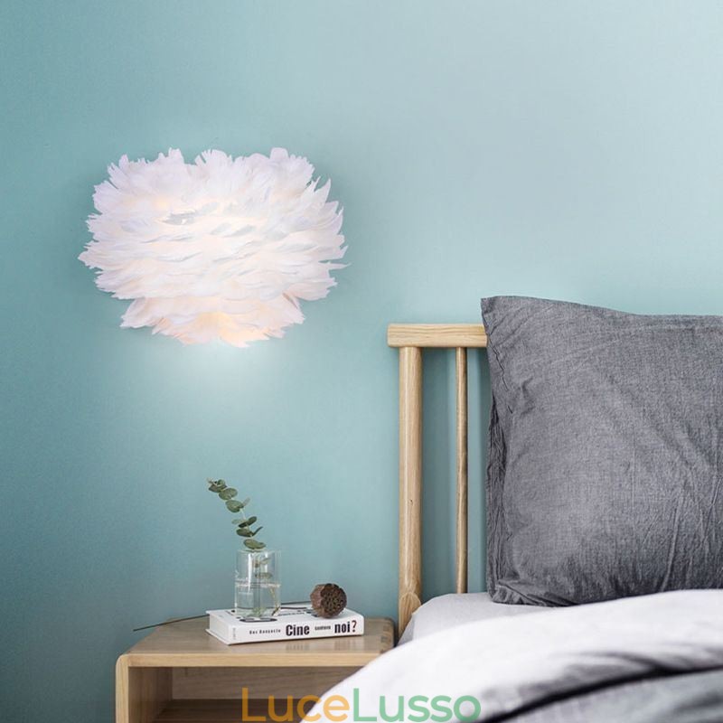 Lampada da parete decorativa con piume creative