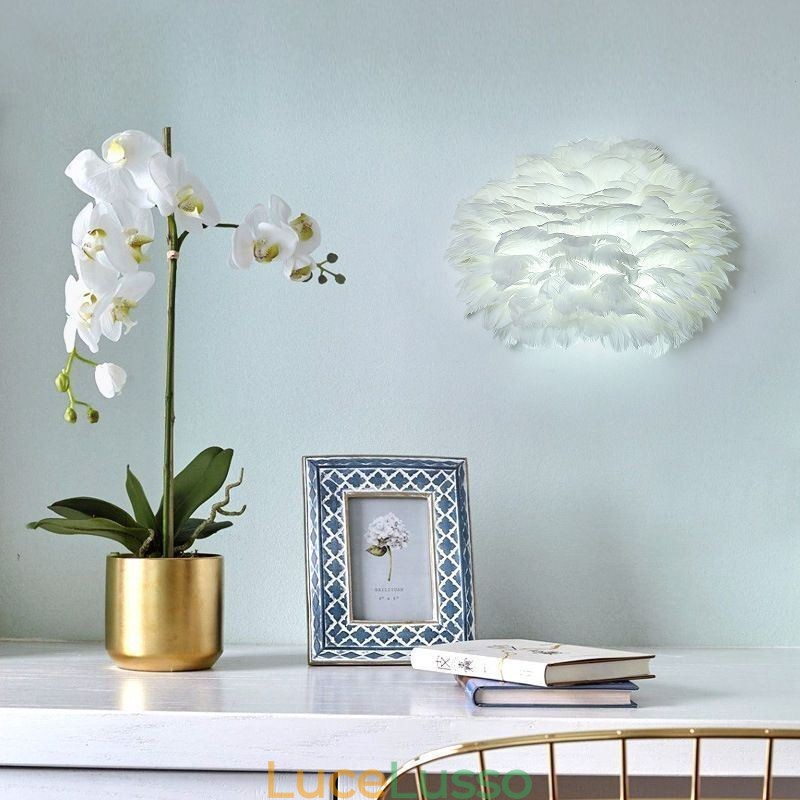 Lampada da parete decorativa con piume creative