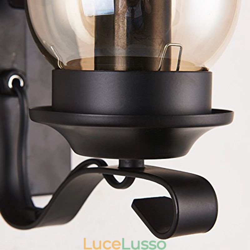 Lampada da parete in ferro battuto vintage, illuminazione a luce singola
