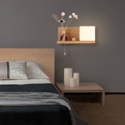 Lampada da parete in legno nordico con paralume in vetro