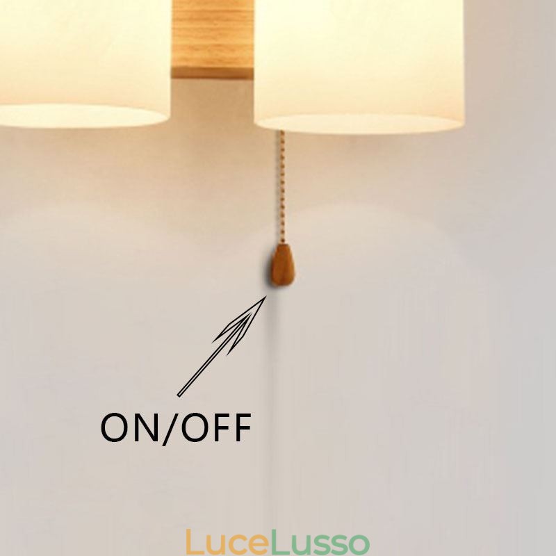 Lampada da parete in legno nordico con paralume in vetro
