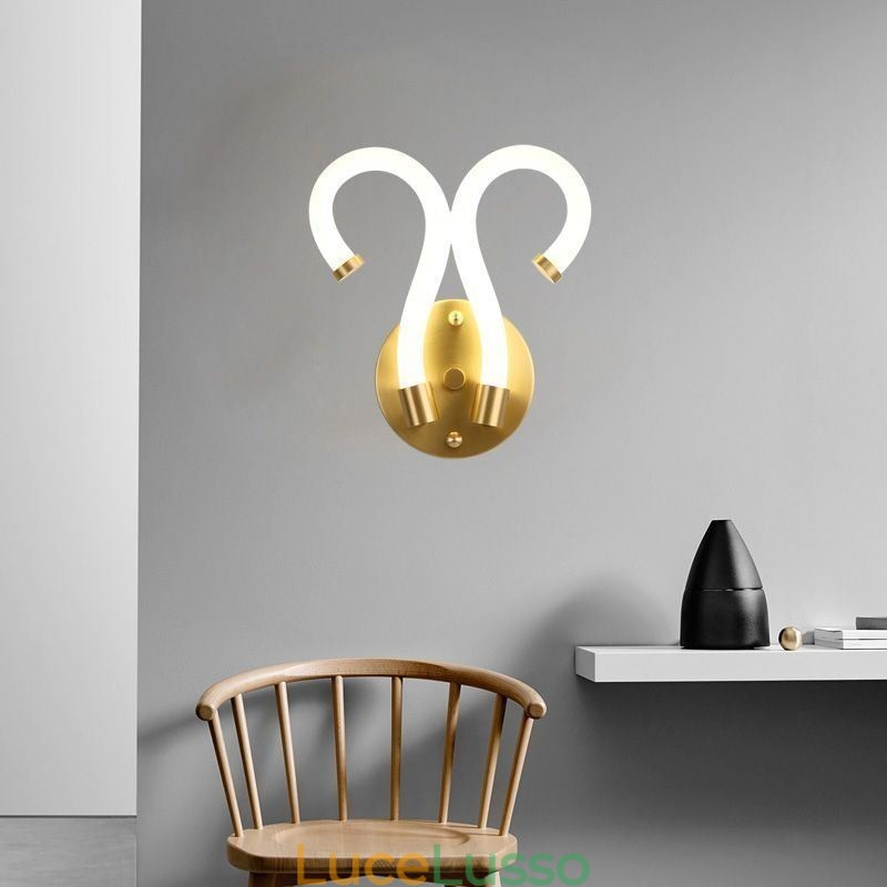 Applique moderna Creatività Applique Lampada da parete Corno di pecora in rame 2 luci