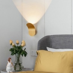 Lampada da parete minimalista in alluminio