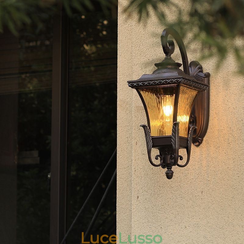 Lampada da parete in vetro impermeabile a testa singola cinese per esterni, corridoio del cortile