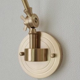 Applique moderna con paralume in vetro