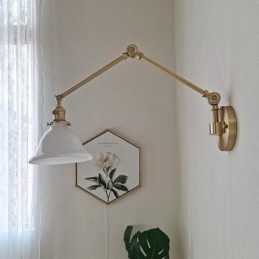 Applique moderna con paralume in vetro