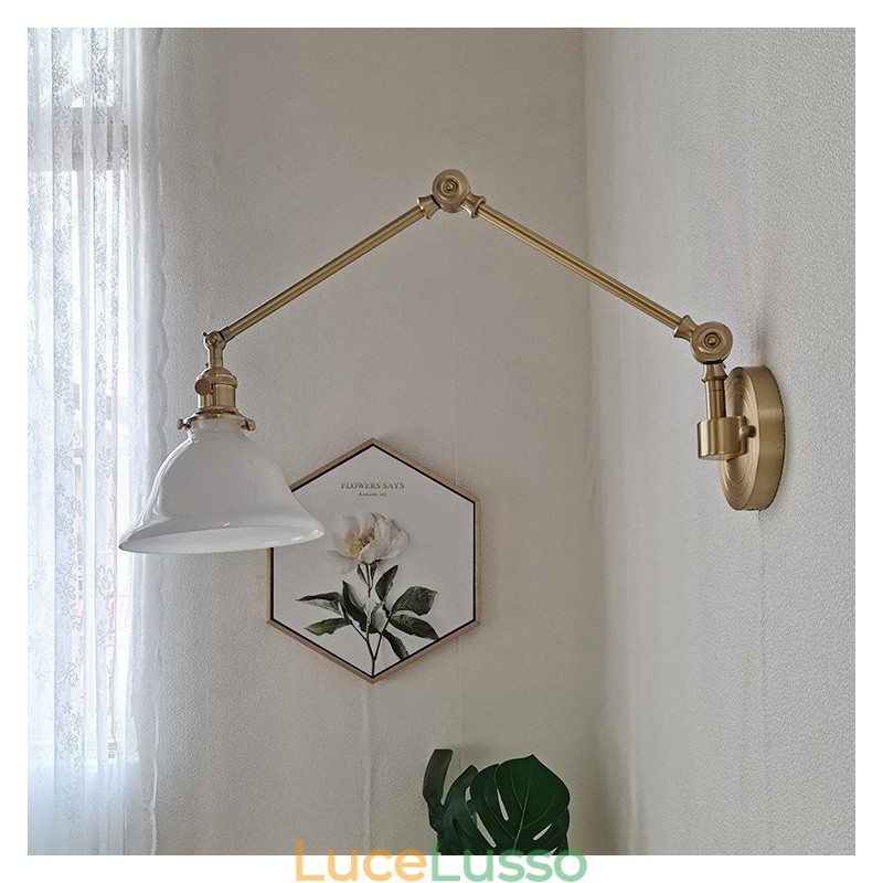 Applique moderna con paralume in vetro