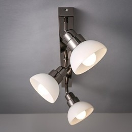 Lampada da soffitto a forma di triangolo in vetro bianco con telaio in alluminio, moderna e alla moda