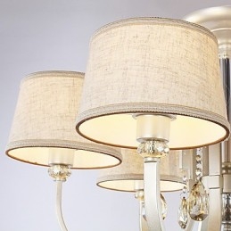 Lampadario in metallo dipinto con cristalli di campagna