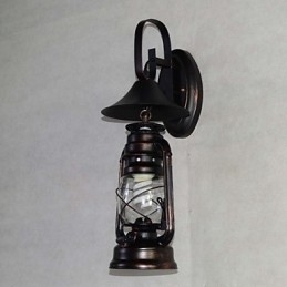 Lampada da parete vintage in metallo nero con lanterna a una luce