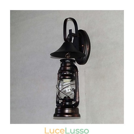 Lampada da parete vintage in metallo nero con lanterna a una luce Lampada da parete vintage in metallo nero con lanterna a una luce