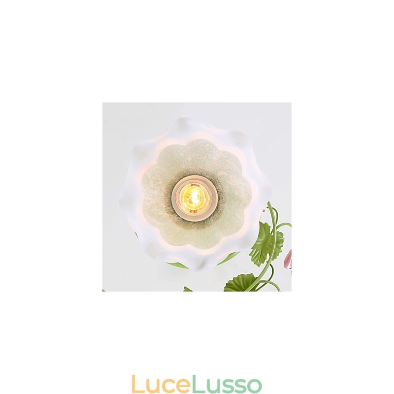 San Valentino I fiori e le piante del roseto assorbono la luce della cupola