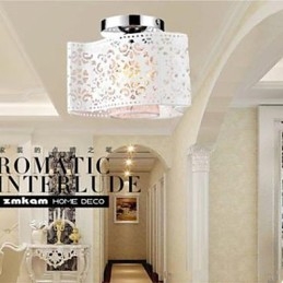 Lampada contemporanea e contratta a testa singola per assorbire la luce della cupola