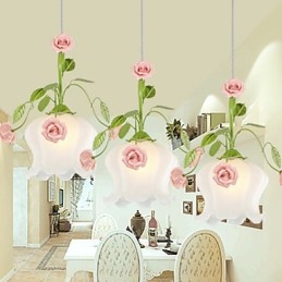 I fiori e le piante del giardino di San Valentino assorbono la luce della cupola