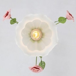 I fiori e le piante del giardino di San Valentino assorbono la luce della cupola