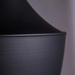 Lampada a sospensione aerodinamica in nero