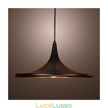 Lampada a sospensione moderna in alluminio con paralume nero Lampada a sospensione moderna in alluminio con paralume nero