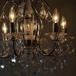 Lampadario tradizionale classico in metallo cromato di cristallo