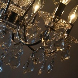 Lampadario tradizionale classico in metallo cromato di cristallo