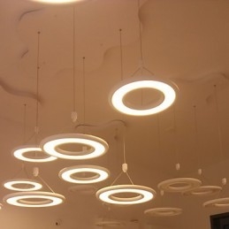 Lampada a sospensione moderna in metallo contemporaneo