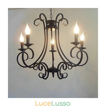 Lampadario in metallo dipinto in stile classico tradizionale Lampadario in metallo dipinto in stile classico tradizionale