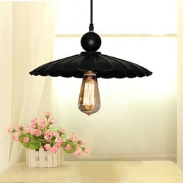 Ombrello nero vintage medio in metallo con una luce