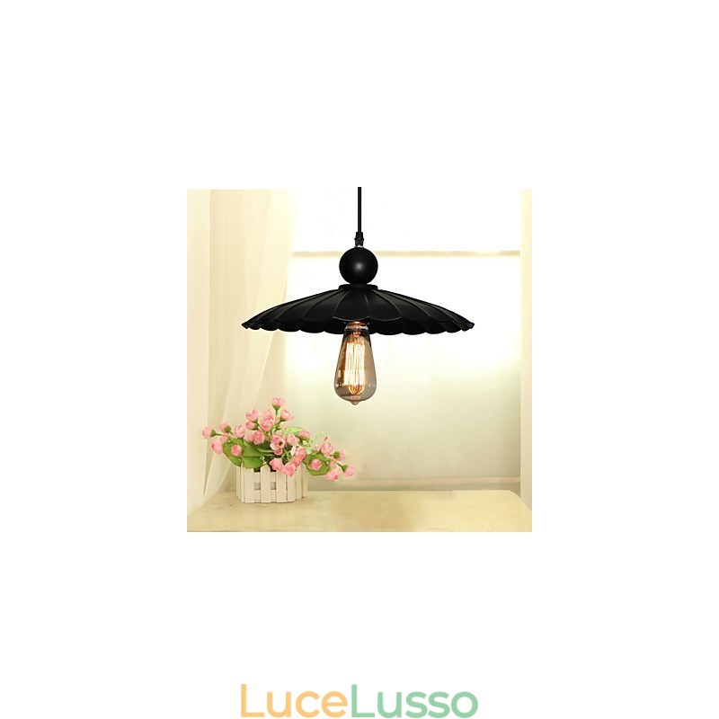 Ombrello nero vintage medio in metallo con una luce