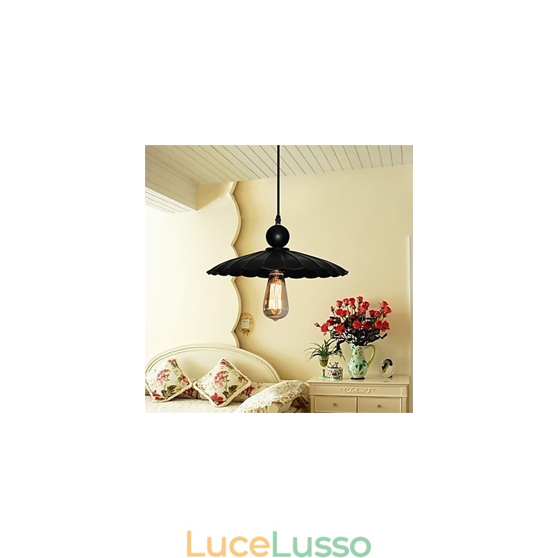 Ombrello nero vintage medio in metallo con una luce