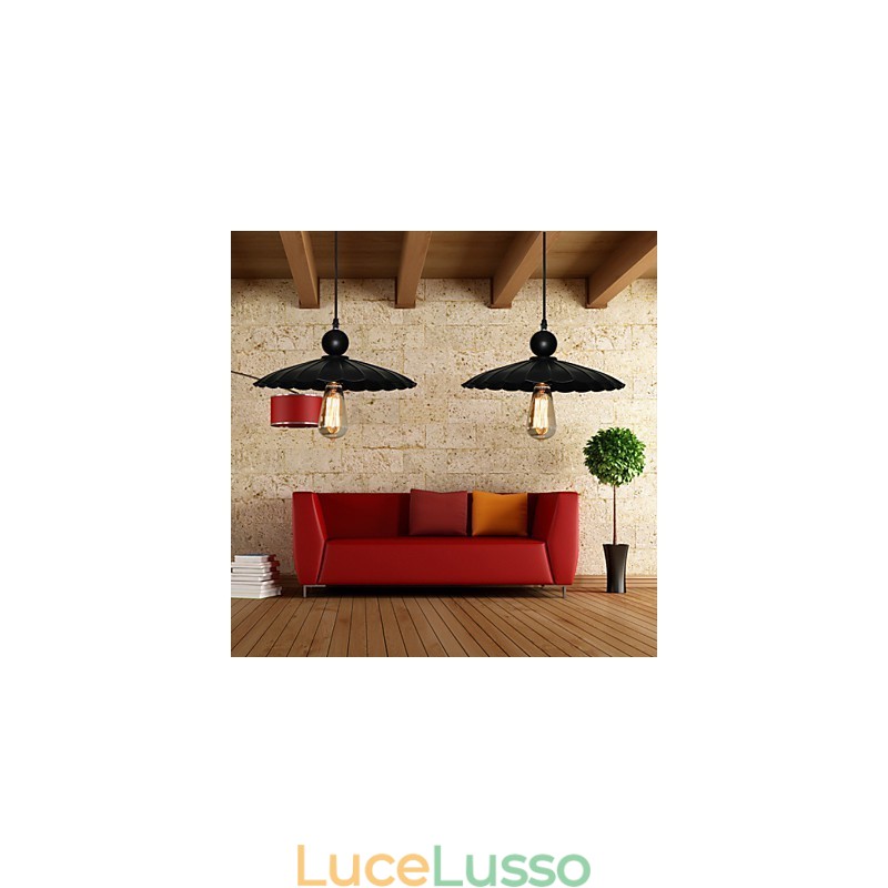 Ombrello nero vintage medio in metallo con una luce