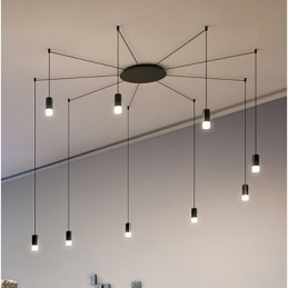 Lampada a sospensione con design geometrico e con cordone contratto in Europa settentrionale