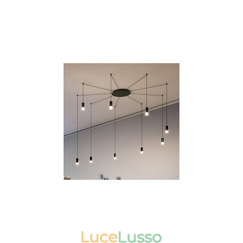 Lampada a sospensione con design geometrico e con cordone contratto in Europa settentrionale
