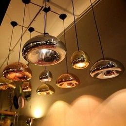 Lampada a sospensione in metallo con pittura contemporanea moderna