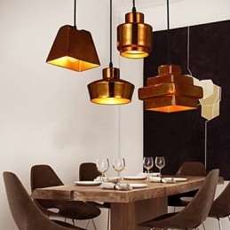 Lampadario in vetro retrò stile country americano, con seduta arrugginita e luce a goccia