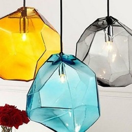 Lampada a sospensione con luce cromatica a goccia in cristallo di ghiaccio creativo con diamanti