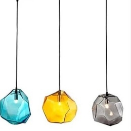 Lampada a sospensione con luce cromatica a goccia in cristallo di ghiaccio creativo con diamanti