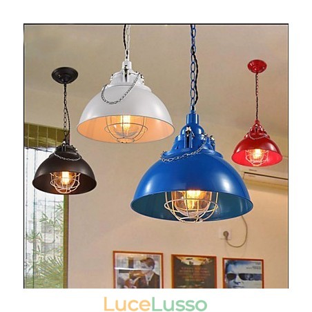 Lampadario a testa singola in metallo e ferro Lampadario a testa singola in metallo e ferro