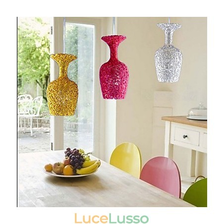 Lampadario in alluminio intrecciato con tre teste a forma di mela Lampadario in alluminio intrecciato con tre teste a forma di mela