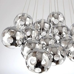 Lampada a sospensione moderna e contemporanea in metallo cromato a forma di globo